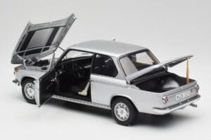 BMW 2002tii Silber AUTOart 1:18 80430151479 Druckguss — Bild 5 von 8
