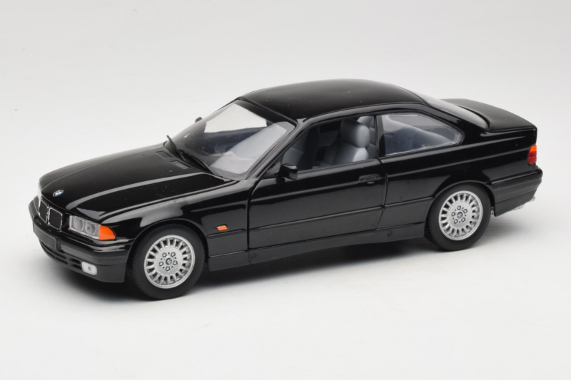BMW 3 Series E36 Coupe Schwarz UT Models 1:18 BMW009 Druckguss