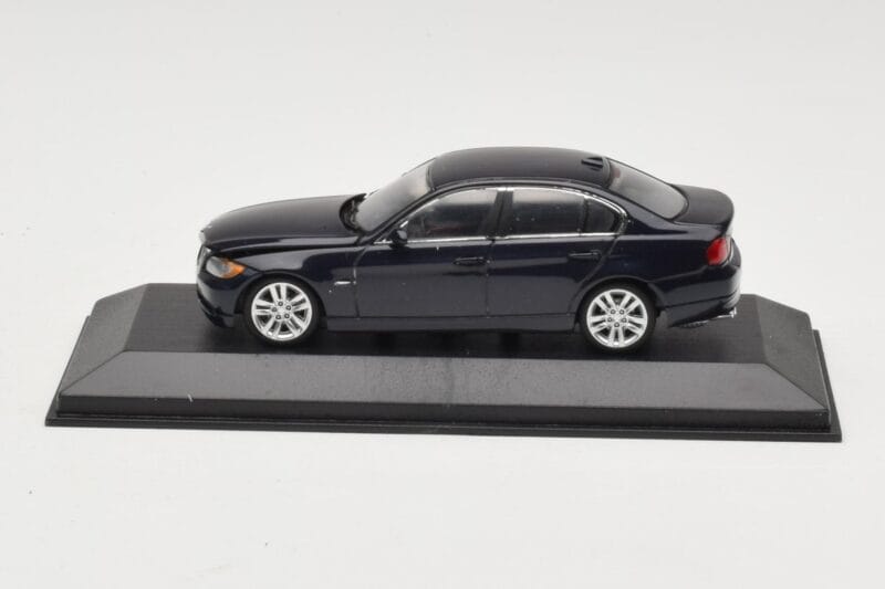 BMW 3 Series E90 Dark Blue Metallic Minichamps 1:43 80420392151-R Druckguss