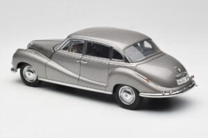 BMW 502 2.6 Luxus Silver Beige Metallic AUTOart 1:18 70591 Druckguss — Bild 7 von 8