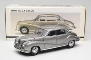 BMW 502 2.6 Luxus Silver Beige Metallic AUTOart 1:18 70591 Druckguss — Bild 8 von 8