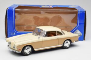 BMW 503 Beige Revell 1:18 8832 Druckguss — Bild 8 von 8