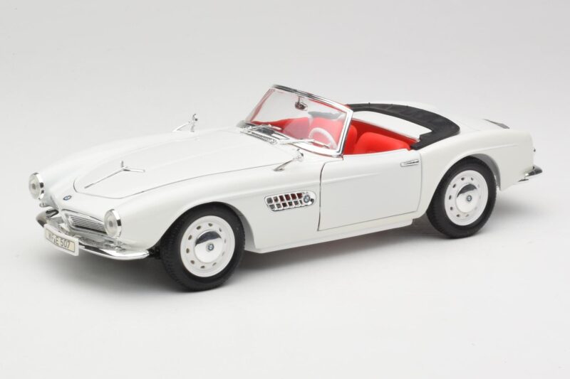 BMW 507 Touring Sport Feather White Revell 1:18 8810 Druckguss