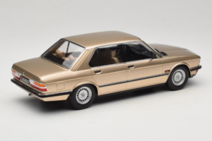 BMW 520i E28 Gold Metallic IXO 1:18 18CMC184 Druckguss — Bild 2 von 6