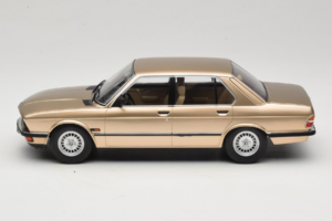 BMW 520i E28 Gold Metallic IXO 1:18 18CMC184 Druckguss — Bild 3 von 6