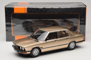 BMW 520i E28 Gold Metallic IXO 1:18 18CMC184 Druckguss — Bild 6 von 6