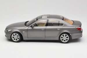 BMW 530i E60 Grey Metallic Revell 1:18 08841 Druckguss — Bild 4 von 8