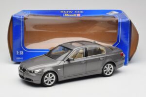 BMW 530i E60 Grey Metallic Revell 1:18 08841 Druckguss — Bild 8 von 8