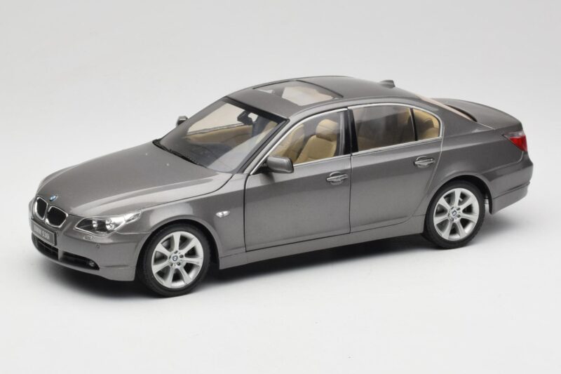 BMW 530i E60 Grey Metallic Revell 1:18 08841 Druckguss