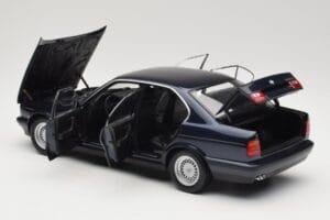 BMW 535i E34 Blue Metallic Minichamps 1:18 100024004 Druckguss — Bild 5 von 8