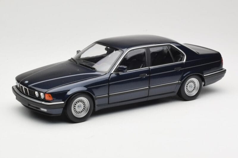 BMW 730i E32 Blau Metallic Minichamps 1:18 100023006 Druckguss