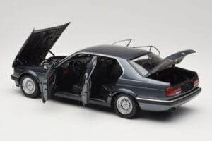 BMW 730i E32 Grey Metallic Minichamps 1:18 100023005 Druckguss — Bild 5 von 8
