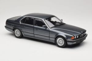 BMW 730i E32 Grey Metallic Minichamps 1:18 100023005 Druckguss — Bild 6 von 8