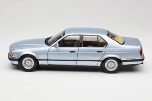 BMW 730i E32 Hellblau Metallic Minichamps 1:18 100023008 Druckguss — Bild 4 von 8