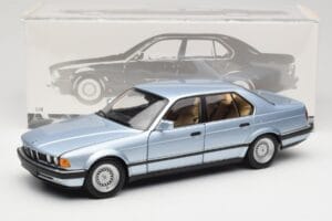 BMW 730i E32 Hellblau Metallic Minichamps 1:18 100023008 Druckguss — Bild 8 von 8