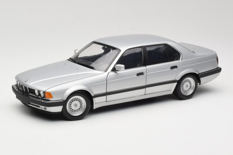 BMW 730i E32 Silber Minichamps 1:18 100023000 Druckguss
