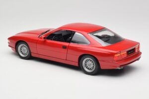 BMW 850Ci E31 Brilliant Red Revell 1:18 8827 Druckguss — Bild 7 von 8