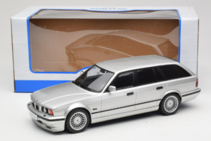 BMW Alpina B10 E34 4.6 Touring Silber MCG 1:18 MCG18332MCW Druckguss — Bild 6 von 6