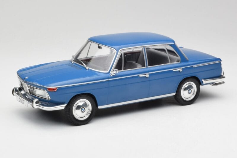 BMW 2000 Tilux E120 Caribe Blau MCG 1:18 MCG18291 Druckguss