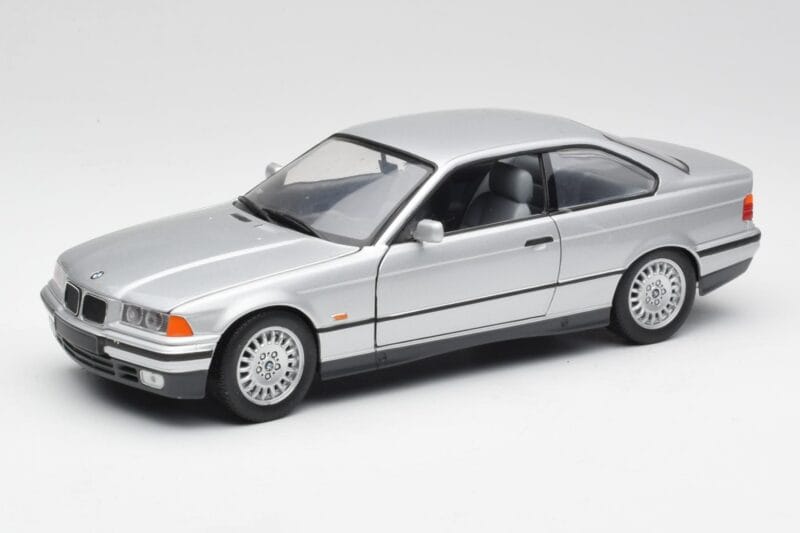 BMW 3 Series E36 Coupe Silber UT Models 1:18 180023321 Druckguss