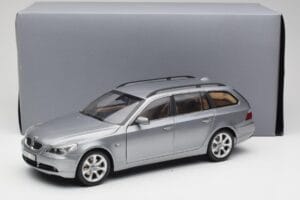 BMW 545i E61 Touring Hellgrau Kyosho 1:18 80430308414 Druckguss — Bild 8 von 8