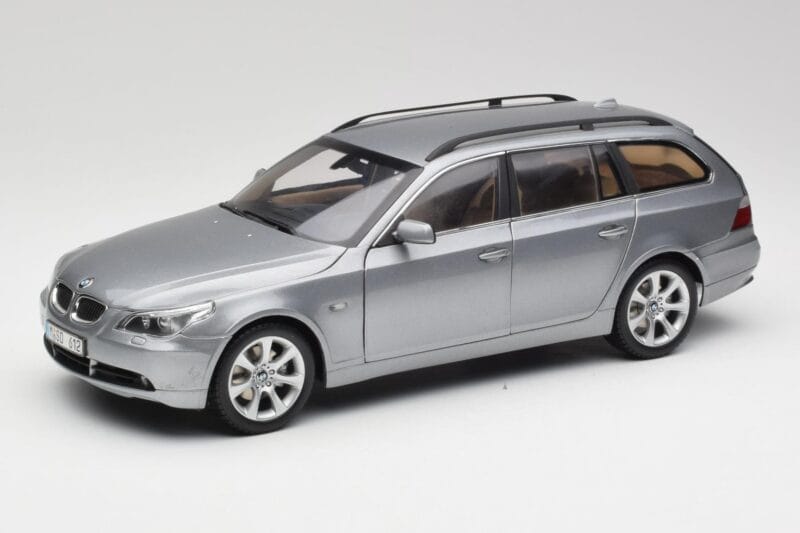 BMW 545i E61 Touring Hellgrau Kyosho 1:18 80430308414 Druckguss