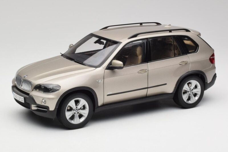 BMW X5 E70 4.8i Platinum Bronze Metallic Kyosho 1:18 80430413413 Druckguss