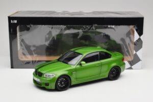 BMW 1er E82 Coupe Taiga Green Metallic Minichamps 1:18 110020024 Druckguss — Bild 8 von 8