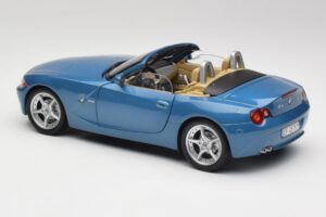 BMW Z4 E85 Maldives Blue Bburago 1:18 34046BLUE Druckguss — Bild 7 von 8