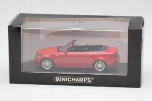BMW 1er E88 Cabriolet Karminrot Minichamps 1:43 431026230 Druckguss — Bild 4 von 5