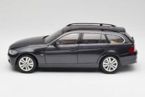 BMW 330i E91 Touring Dunkelgrau Kyosho 1:18 80430394360 Druckguss — Bild 4 von 8