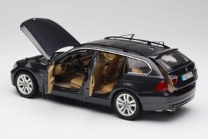 BMW 330i E91 Touring Dunkelgrau Kyosho 1:18 80430394360 Druckguss — Bild 5 von 8