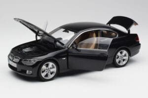 BMW 3 E92 Coupe Schwarz Kyosho 1:18 80430407222 Druckguss — Bild 2 von 8