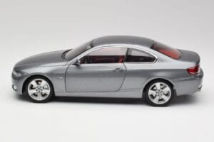 BMW 330i E92 Coupe Grau Metallic Kyosho 1:18 80430407220 Druckguss — Bild 4 von 8