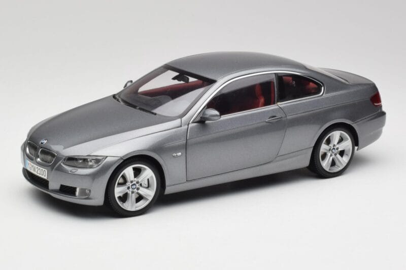 BMW 330i E92 Coupe Grau Metallic Kyosho 1:18 80430407220 Druckguss