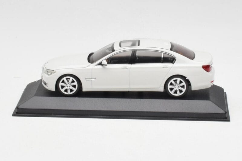 BMW 750Li F02 Weiß Minichamps 1:43 80420445201 Druckguss