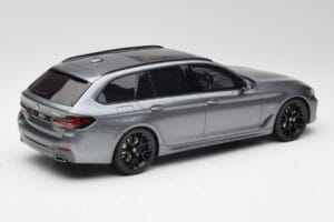 BMW G61 530e M Sport Touring Mineral Grau GT Spirit 1:18 GT485 Resin — Bild 2 von 6
