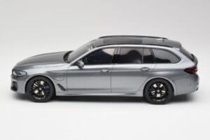 BMW G61 530e M Sport Touring Mineral Grau GT Spirit 1:18 GT485 Resin — Bild 3 von 6