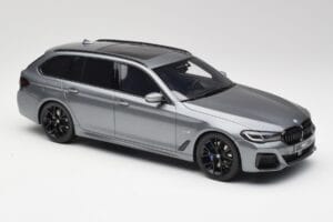 BMW G61 530e M Sport Touring Mineral Grau GT Spirit 1:18 GT485 Resin — Bild 4 von 6