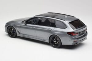 BMW G61 530e M Sport Touring Mineral Grau GT Spirit 1:18 GT485 Resin — Bild 5 von 6
