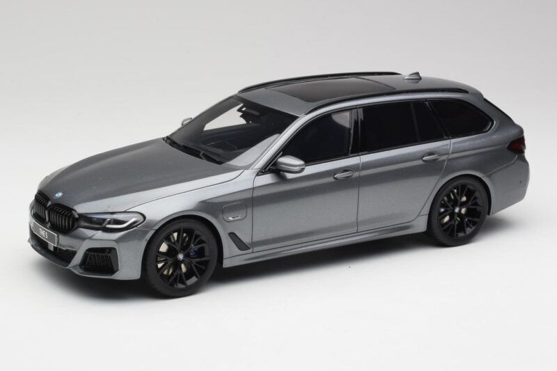 BMW G61 530e M Sport Touring Mineral Grau GT Spirit 1:18 GT485 Resin