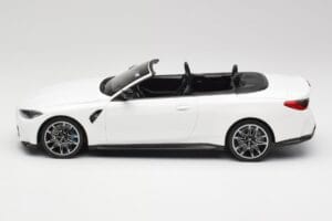BMW M4 G82 Cabriolet Alpine White Minichamps 1:18 155021031 Druckguss — Bild 3 von 6