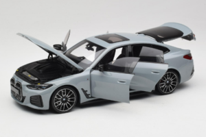 BMW i4 G26 Grey Metallic Minichamps 1:18 110023010 Druckguss — Bild 2 von 8