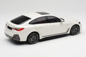 BMW i4 M50 G26 Alpine White Minichamps 1:18 110023011 Druckguss — Bild 3 von 8