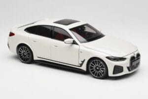 BMW i4 M50 G26 Alpine White Minichamps 1:18 110023011 Druckguss — Bild 6 von 8