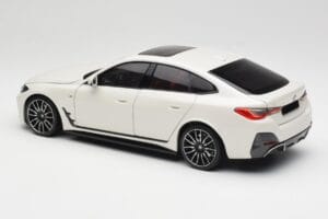 BMW i4 M50 G26 Alpine White Minichamps 1:18 110023011 Druckguss — Bild 7 von 8