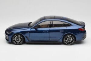 BMW i4 M50 G26 Portimao Blue Minichamps 1:18 110023012 Druckguss — Bild 4 von 8