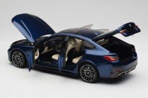 BMW i4 M50 G26 Portimao Blue Minichamps 1:18 110023012 Druckguss — Bild 5 von 8