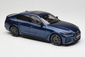 BMW i4 M50 G26 Portimao Blue Minichamps 1:18 110023012 Druckguss — Bild 6 von 8