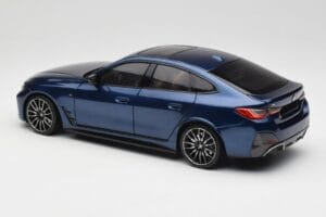 BMW i4 M50 G26 Portimao Blue Minichamps 1:18 110023012 Druckguss — Bild 7 von 8